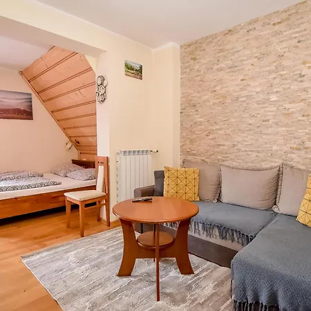 Pod Wyciagiem Harenda 3*